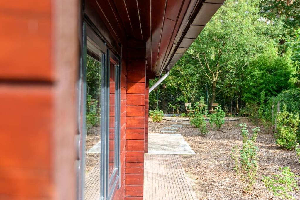 Spacious Wooden Cottage With Infra-Red Sauna At Veluwe بوتِنْ المظهر الخارجي الصورة