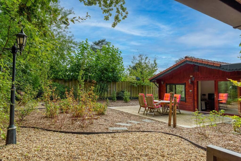 Spacious Wooden Cottage With Infra-Red Sauna At Veluwe بوتِنْ المظهر الخارجي الصورة