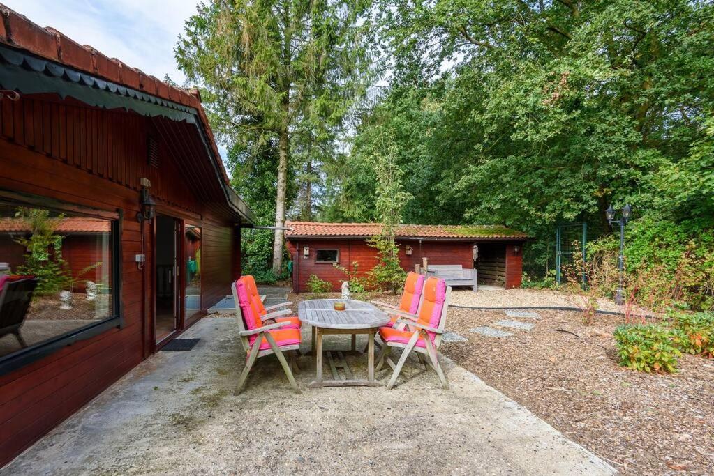 Spacious Wooden Cottage With Infra-Red Sauna At Veluwe بوتِنْ المظهر الخارجي الصورة