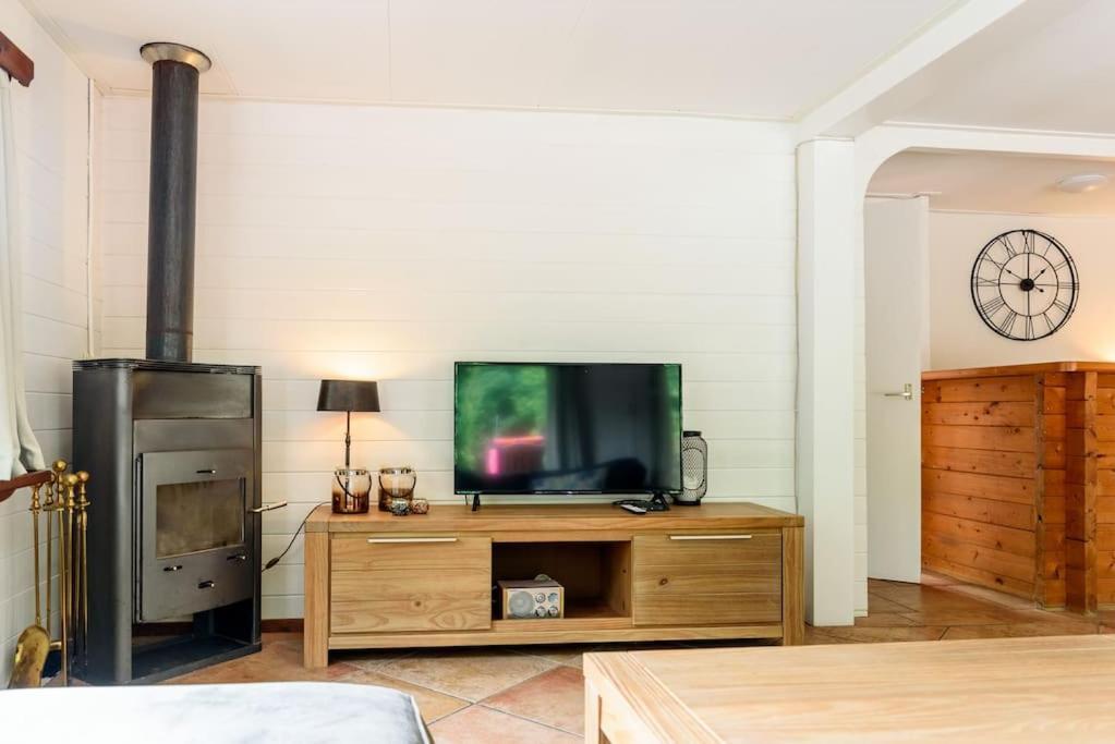 Spacious Wooden Cottage With Infra-Red Sauna At Veluwe بوتِنْ المظهر الخارجي الصورة