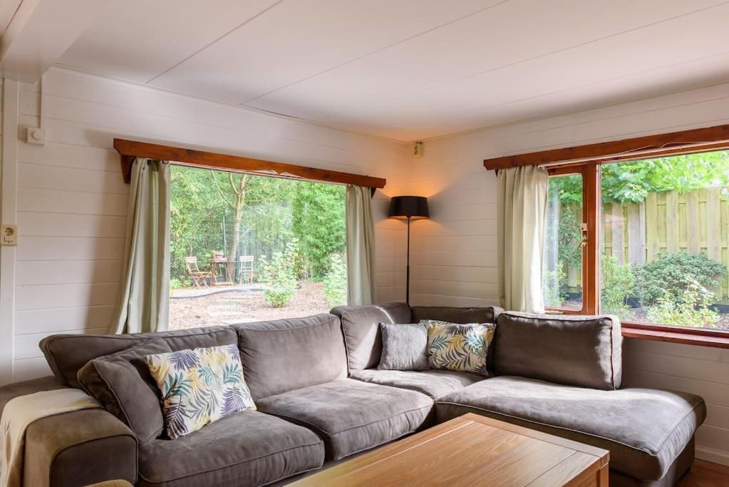 Spacious Wooden Cottage With Infra-Red Sauna At Veluwe بوتِنْ المظهر الخارجي الصورة