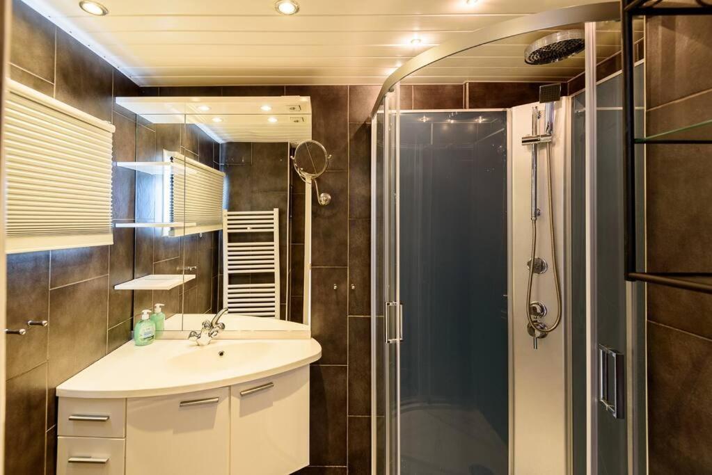 Spacious Wooden Cottage With Infra-Red Sauna At Veluwe بوتِنْ المظهر الخارجي الصورة