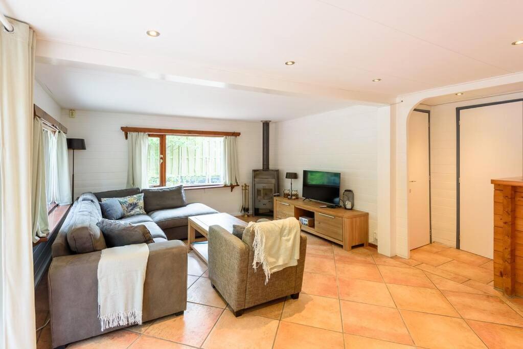 Spacious Wooden Cottage With Infra-Red Sauna At Veluwe بوتِنْ المظهر الخارجي الصورة