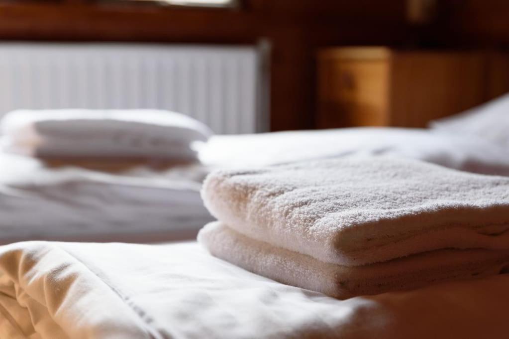 Spacious Wooden Cottage With Infra-Red Sauna At Veluwe بوتِنْ المظهر الخارجي الصورة