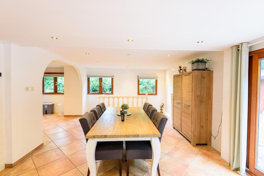 Spacious Wooden Cottage With Infra-Red Sauna At Veluwe بوتِنْ المظهر الخارجي الصورة