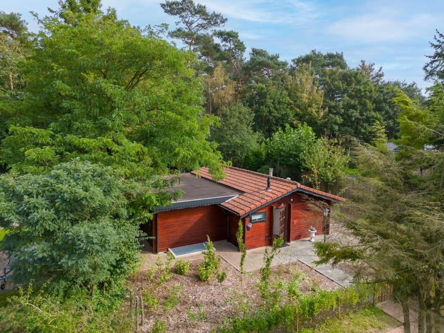 Spacious Wooden Cottage With Infra-Red Sauna At Veluwe بوتِنْ المظهر الخارجي الصورة