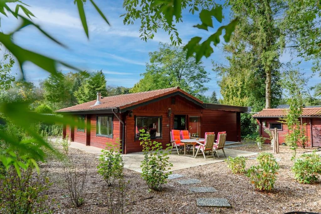 Spacious Wooden Cottage With Infra-Red Sauna At Veluwe بوتِنْ المظهر الخارجي الصورة