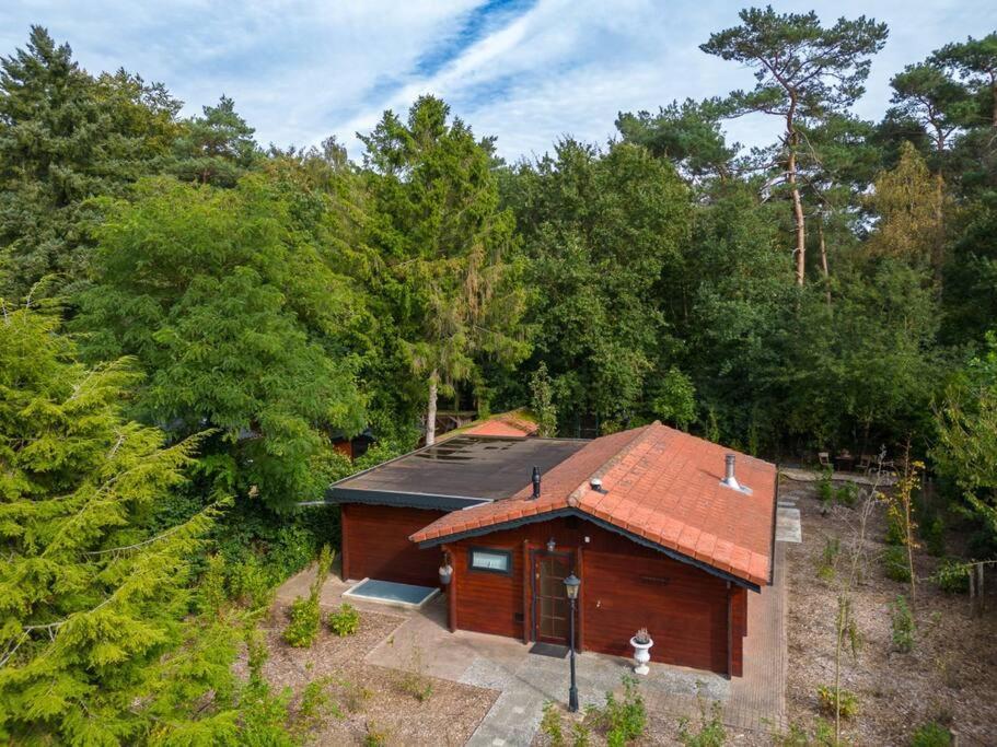 Spacious Wooden Cottage With Infra-Red Sauna At Veluwe بوتِنْ المظهر الخارجي الصورة
