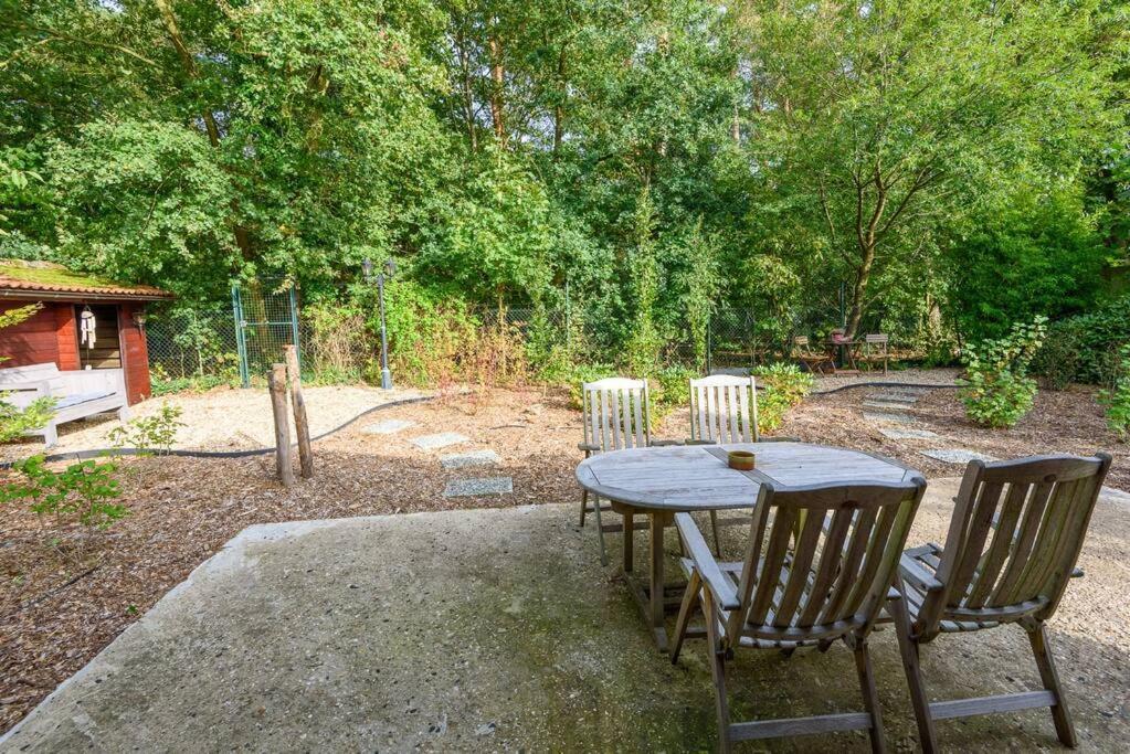 Spacious Wooden Cottage With Infra-Red Sauna At Veluwe بوتِنْ المظهر الخارجي الصورة