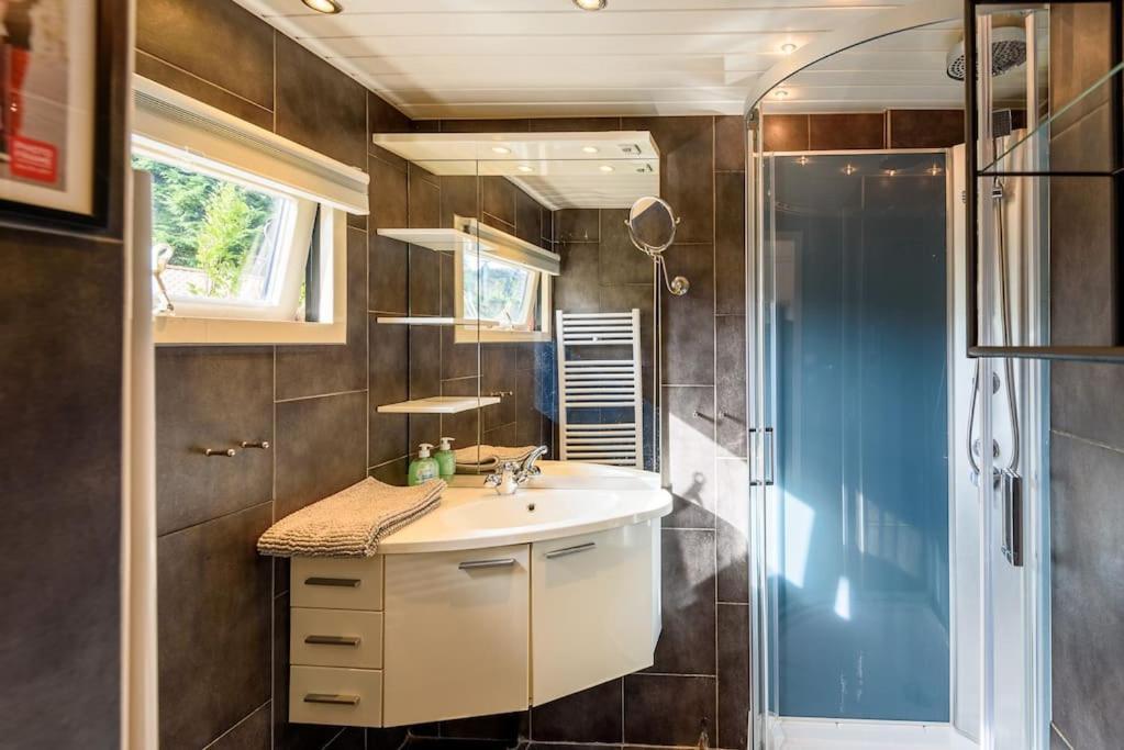 Spacious Wooden Cottage With Infra-Red Sauna At Veluwe بوتِنْ المظهر الخارجي الصورة